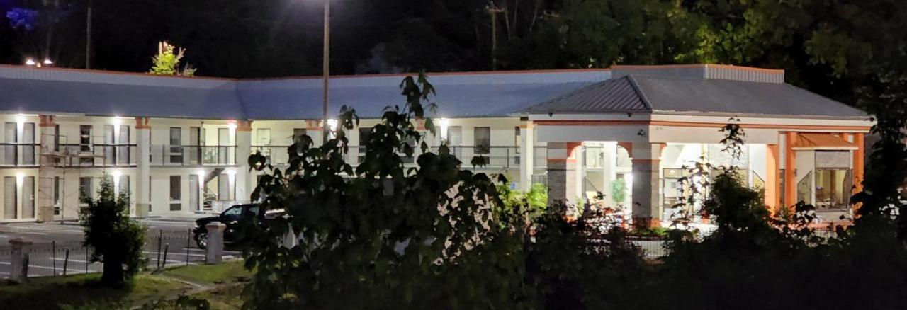 Days Inn By Wyndham Clemson Εξωτερικό φωτογραφία