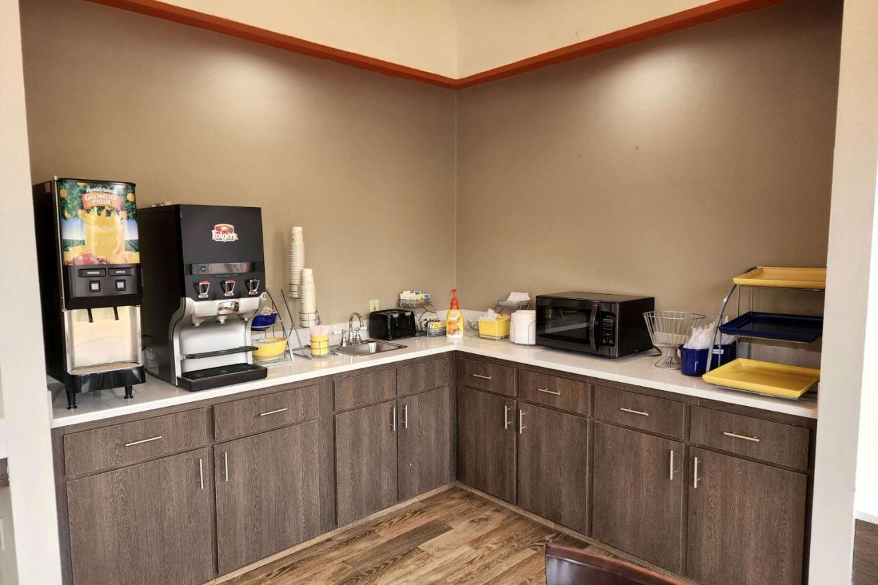 Days Inn By Wyndham Clemson Εξωτερικό φωτογραφία