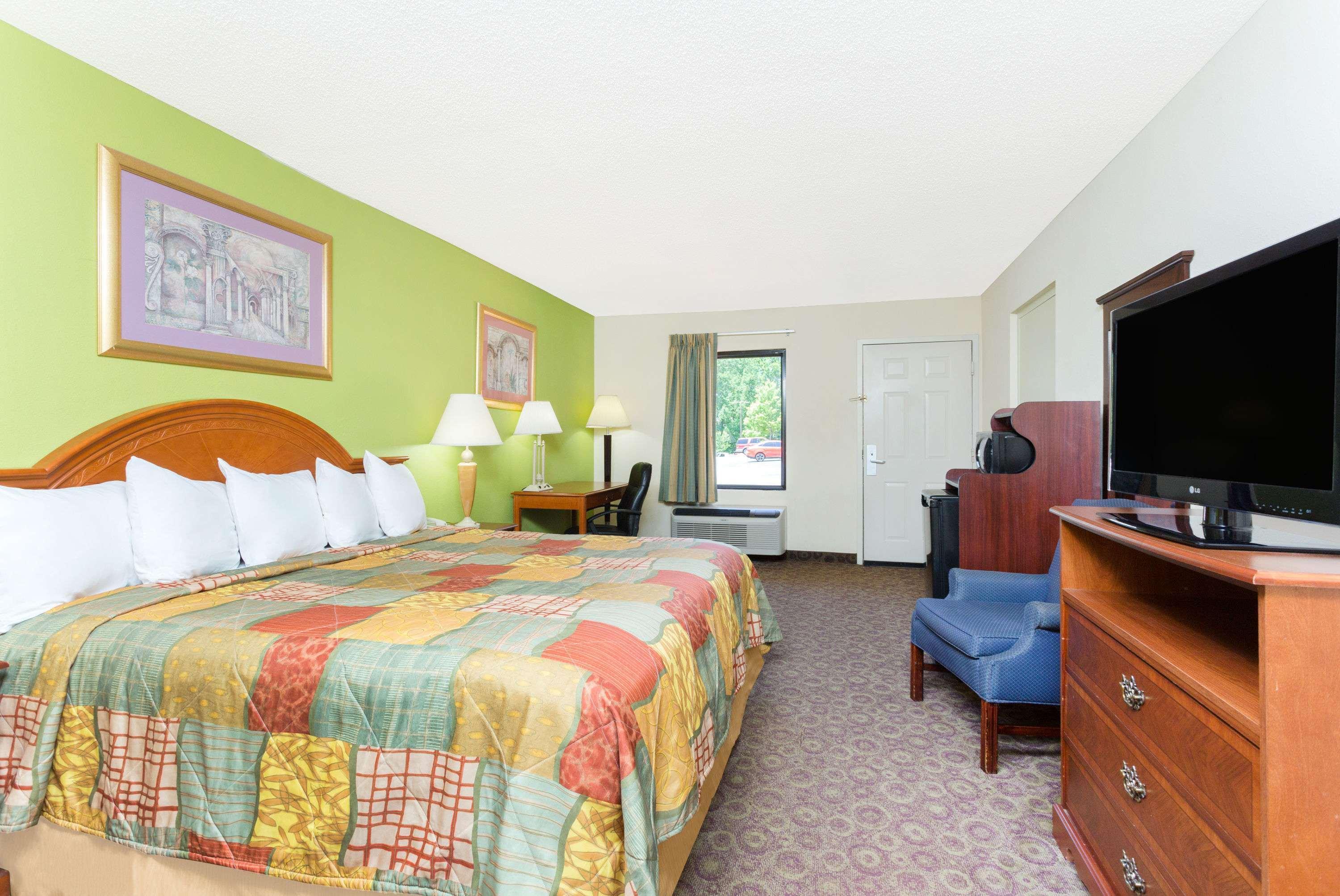 Days Inn By Wyndham Clemson Εξωτερικό φωτογραφία