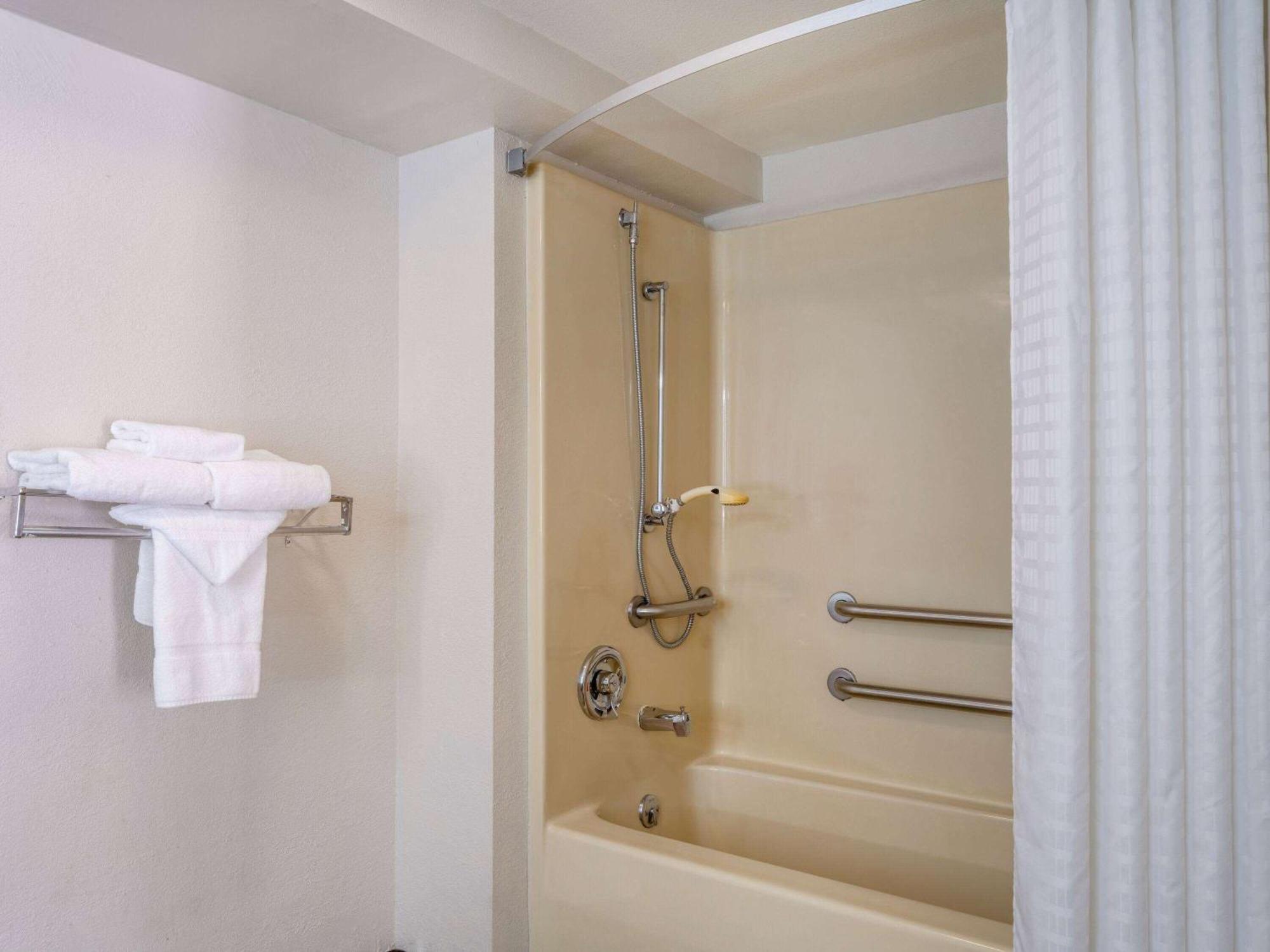 Days Inn By Wyndham Clemson Εξωτερικό φωτογραφία