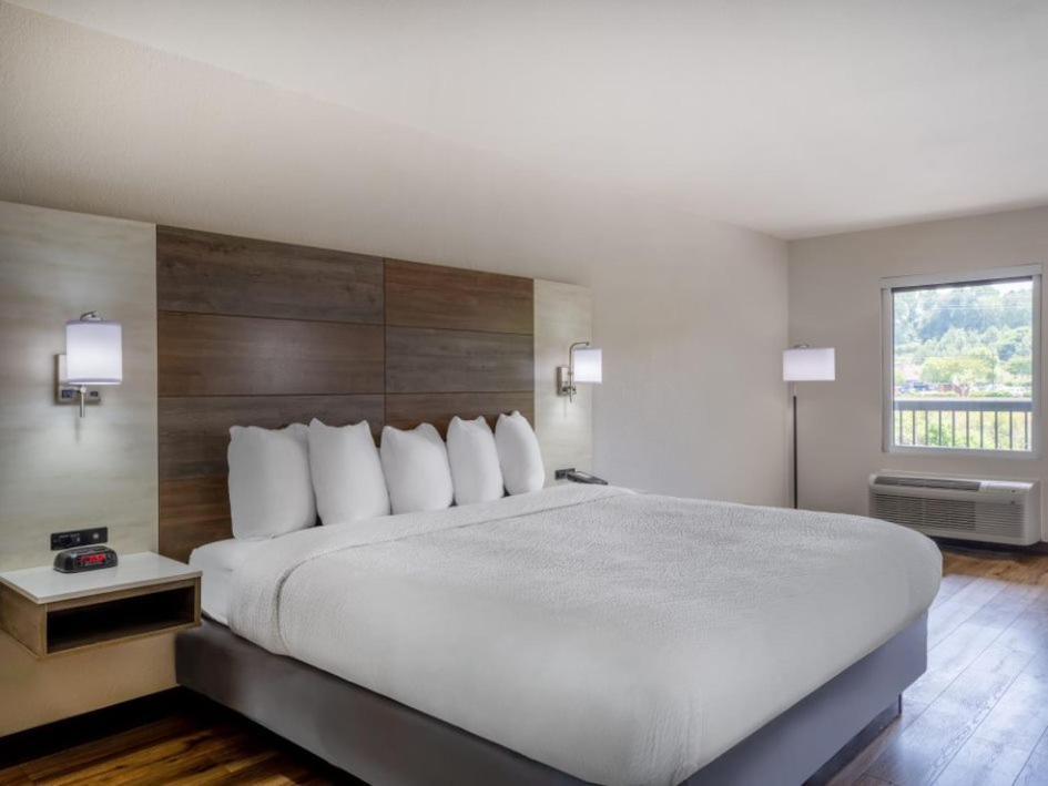 Days Inn By Wyndham Clemson Εξωτερικό φωτογραφία
